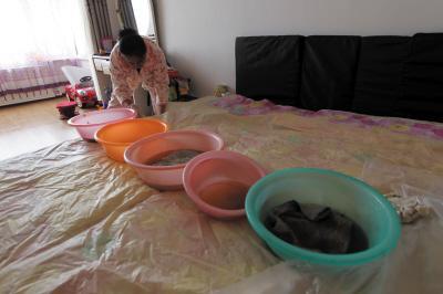 五大连池楼上漏水，住户失联，小区没物管，业主维权难！律师来支招……